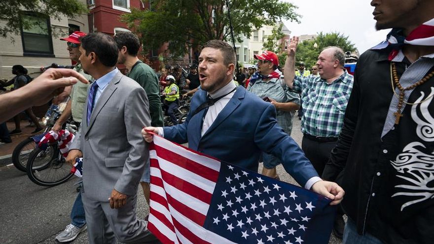 Conspiración racista y mortal: cómo se popularizó la “teoría del gran reemplazo”, sustento de la derecha en EEUU y Europa