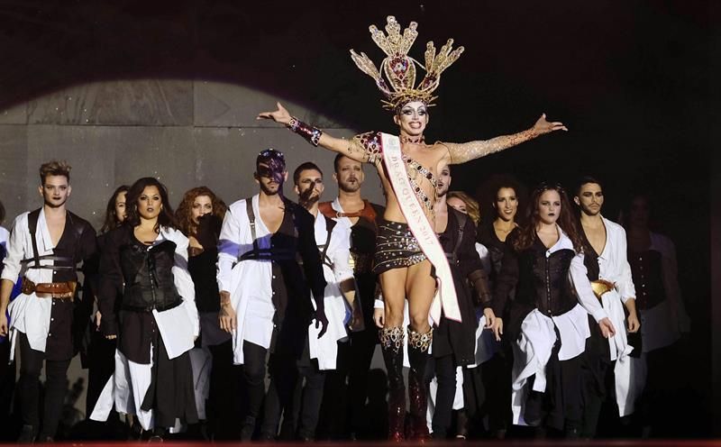 Drag Sethlas, durante el inicio de la gala de elección de Drag QueeN. EFE/Angel Medina G.