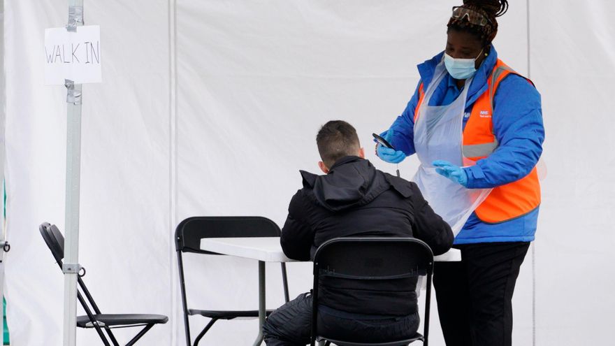 El Reino Unido registra 58.194 contagios diarios, la mayor cifra desde enero EFE/EPA/WILL OLIVER/Archivo