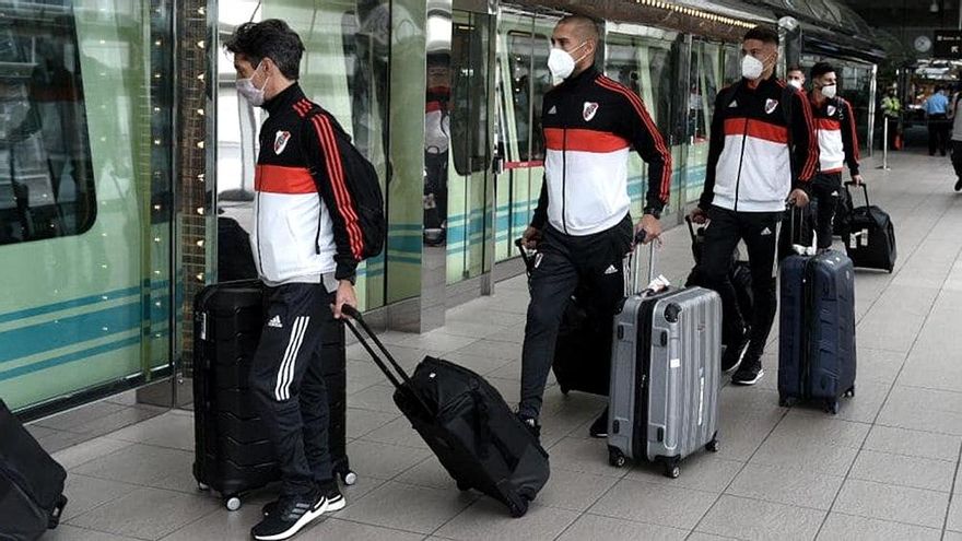 El plantel de River llegó a Buenos Aires y quedó aislado