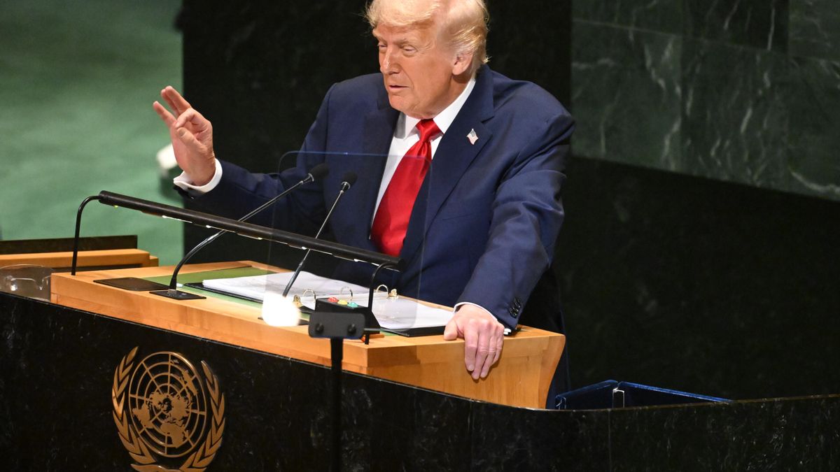 El presidente de Estados Unidos, Donald Trump, al intervenir este martes, 23 de septiembre, en la 80ª sesión de la Asamblea General de las Naciones Unidas. EFE/Lukas Coch