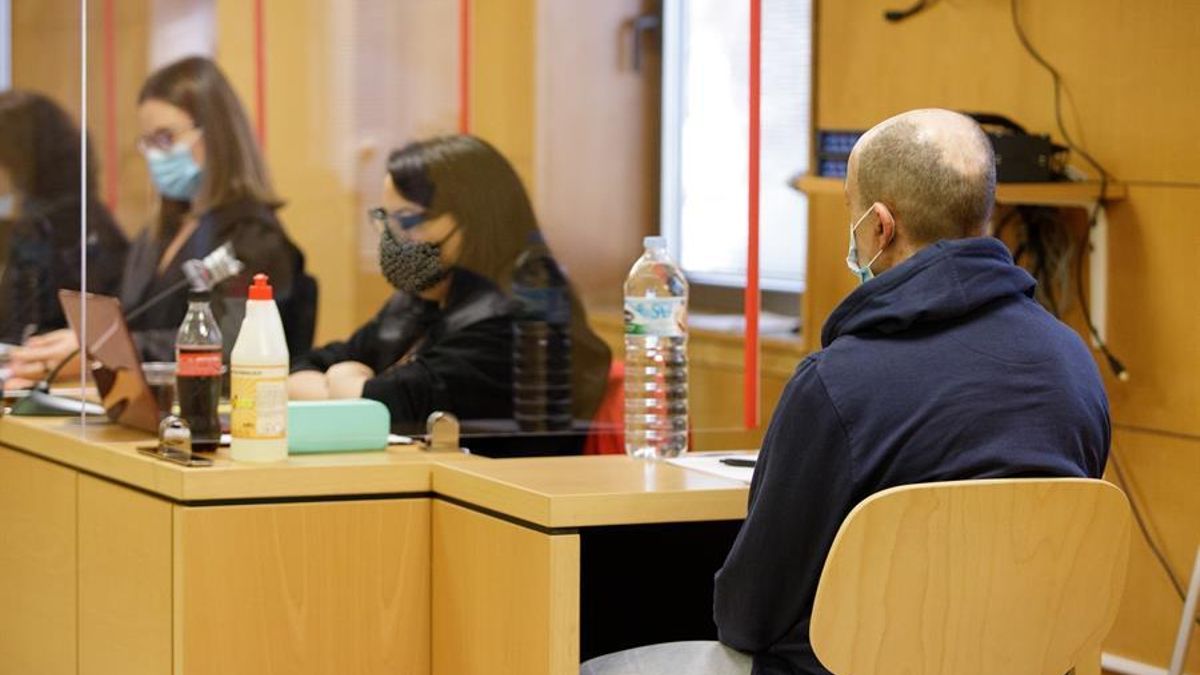 La Audiencia de Santa Cruz de Tenerife comienza el juicio contra el hombre acusado de haber asesinado a su expareja en La Laguna. EFE/Ramón de la Rocha