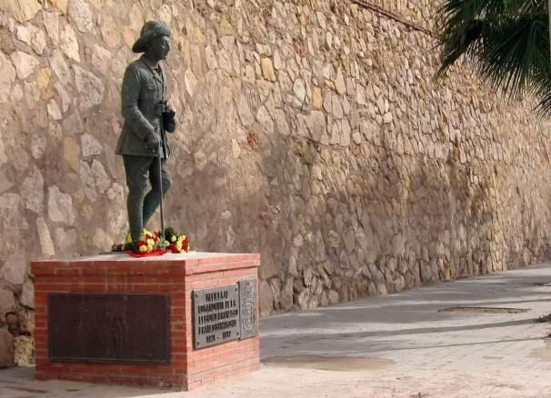 L'estàtua que fins a 2021 romania a la via pública de Melilla en record a Francisco Franco. Va ser retirada amb els vots en contra de Vox i l'abstenció del PP
