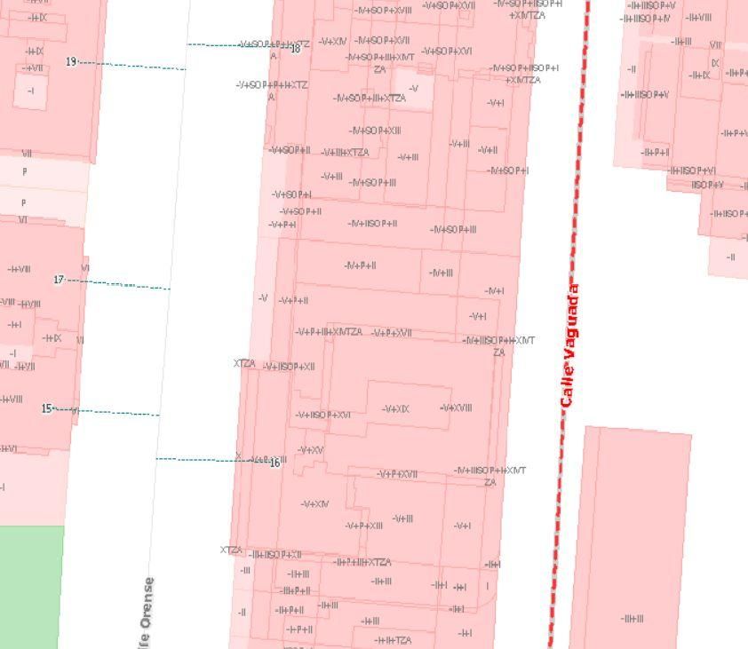 La poco conocida calle de La Vaguada, interior a AZCA, transcurre paralela a la calle Orense, por la puerta de El Corte Inglés