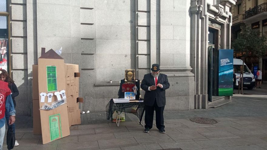 Protesta por el derecho a la vivienda en la Gran Vía de Madrid