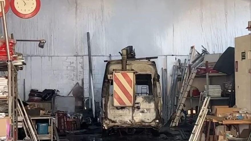 Incendio en los almacenes municipales ubicados en la carretera de Vilecha