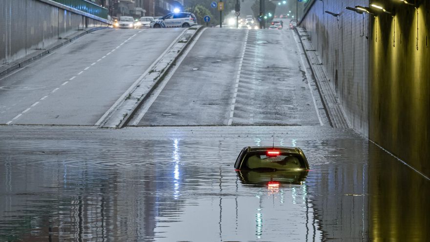 Inundaciones en comercios y túneles por una tromba de agua en una tormenta en Valladolid