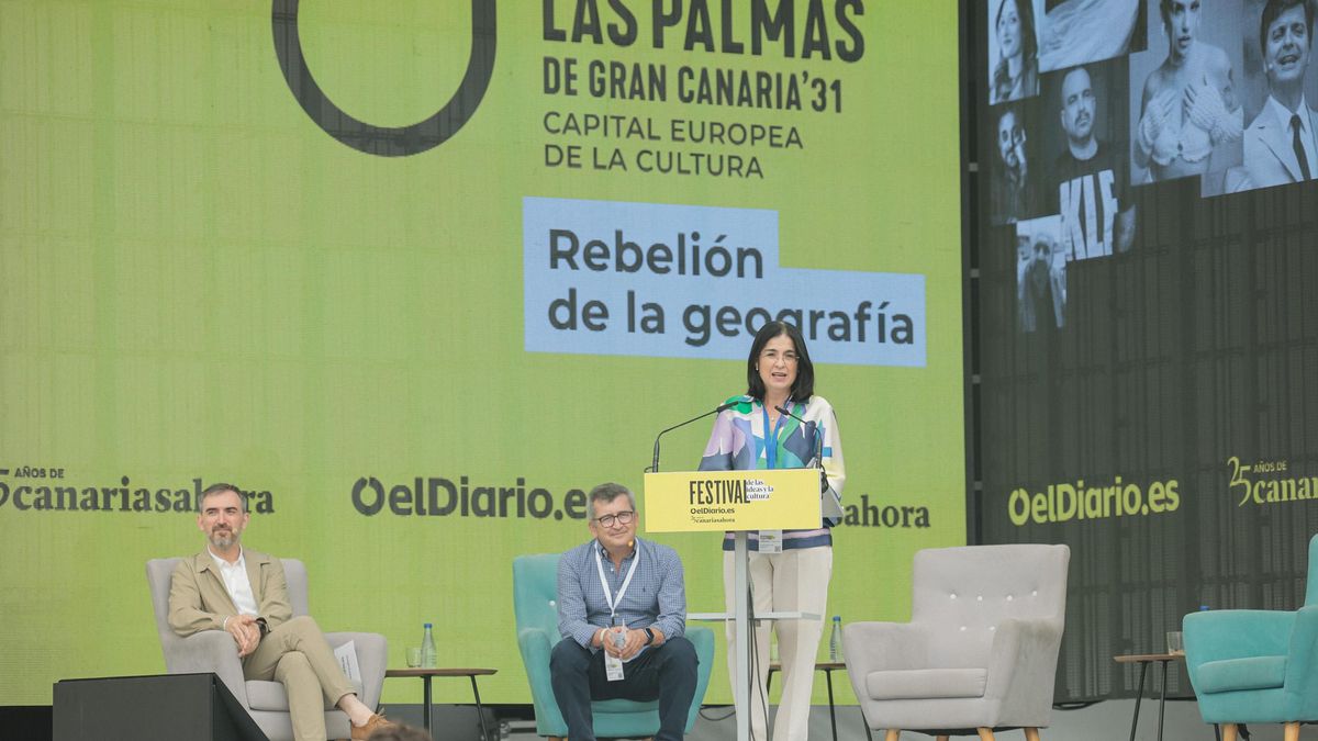 La alcaldesa Carolina Darias, junto a Ignacio Escolar y Carlos Sosa
