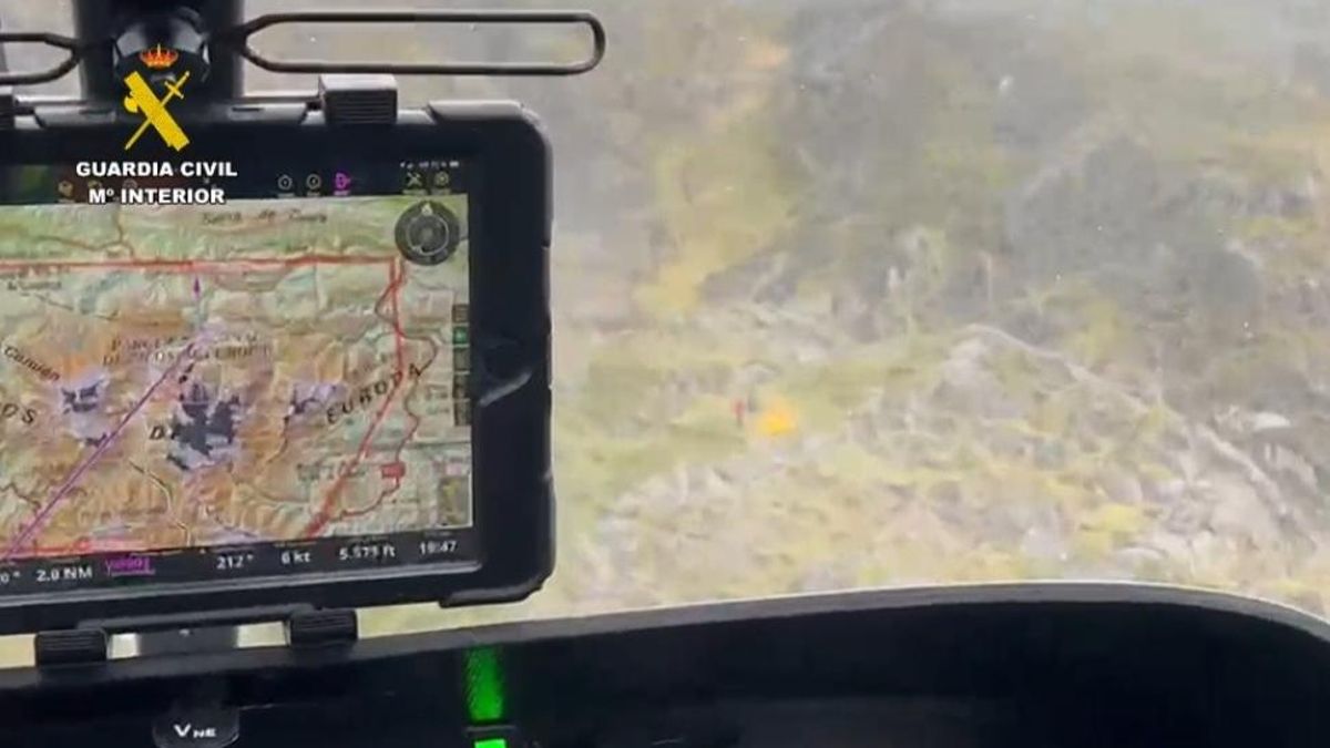 El piloto contaba con las coordenadas de la ubicación enviadas por los montañeros que pidieron auxilio en Picos de Europa.