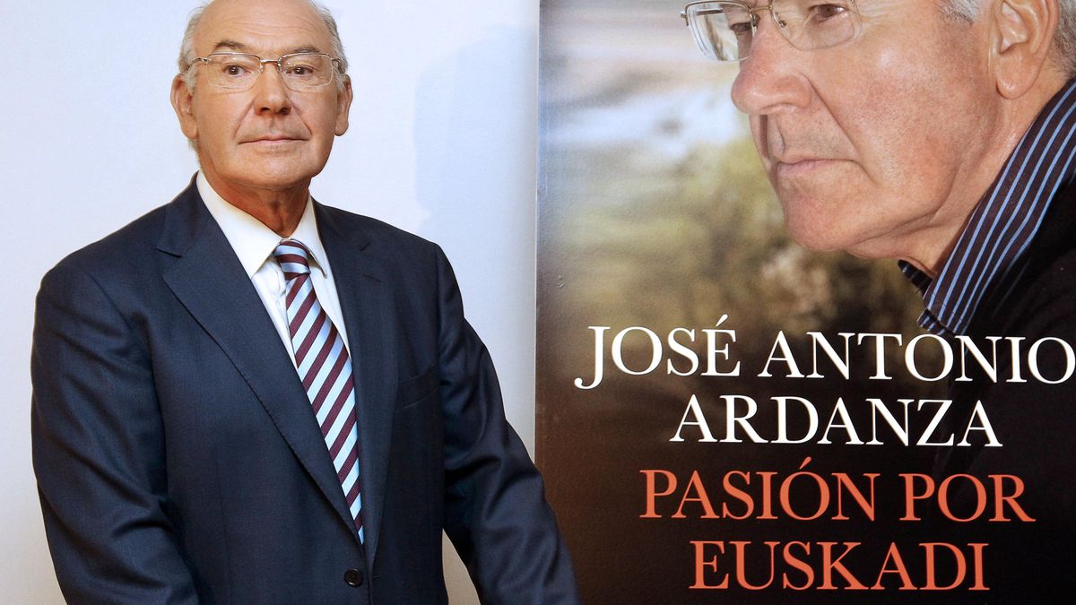 El Gobierno de España entrega a título póstumo a José Antonio Ardanza y Ramón Rubial la gran cruz de Carlos III
