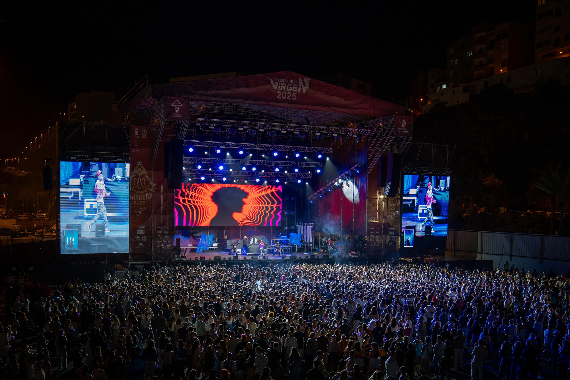 El recinto central de La Bajada se estrenó este fin de semana con  casi 7.000 personas.