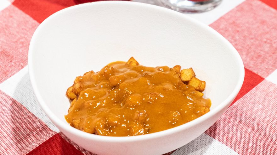 Un restaurante de Madrid sirve las mejores bravas de España y su ingrediente secreto es el chorizo asturiano