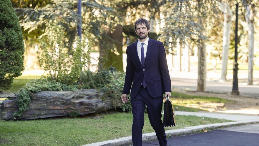 El nuevo Gobierno se hace la 'foto de familia' y celebra su primer Consejo de Ministros