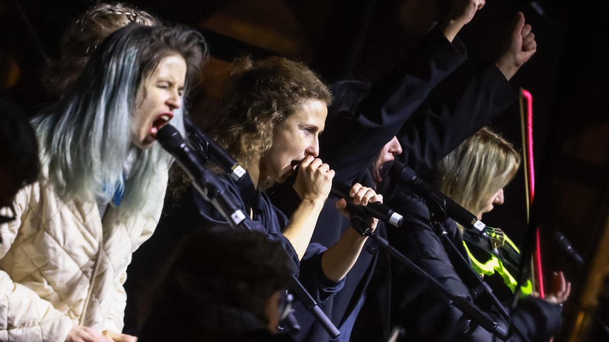 Rusia condena en ausencia a cárcel a varias integrantes de la banda Pussy Riot por criticar la guerra de Ucrania