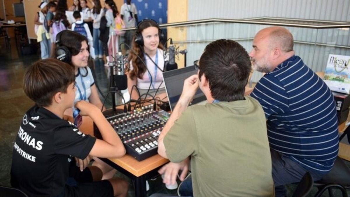 Cerca de 100 centros docentes de Córdoba han participado en el programa 'ComunicA'