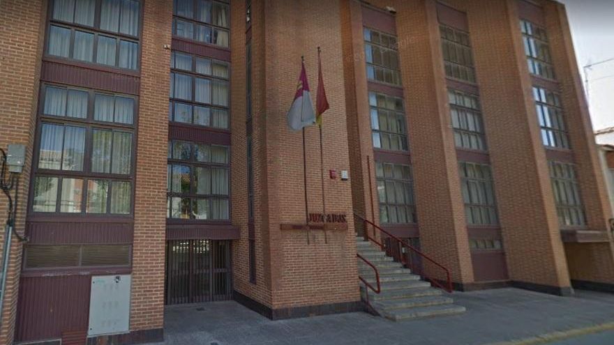 El positivo de tres funcionarios deja en cuarentena a casi toda la plantilla de los Juzgados de Valdepeñas