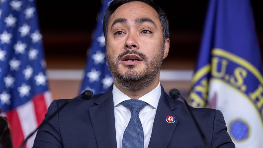 Congresistas de EE.UU. urgen a Biden acciones legales contra Texas por maltrato a migrantes