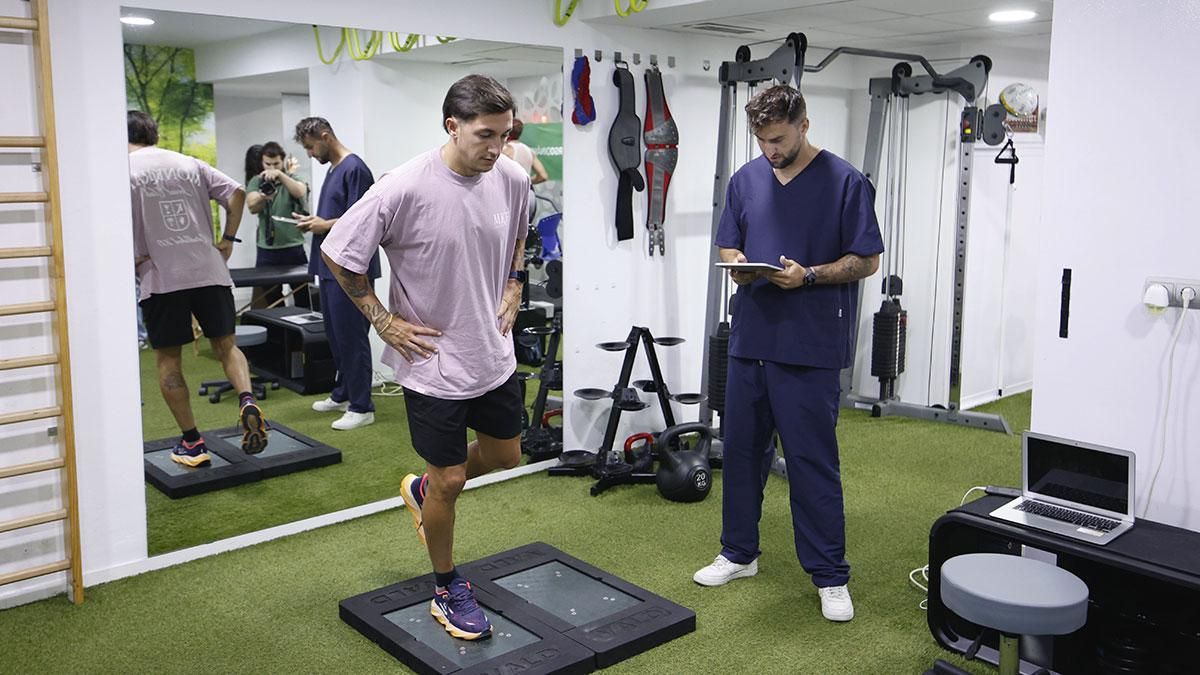 Los jugadores del Córdoba CF se someten a pruebas de fuerza en la clínica Ergodinámica