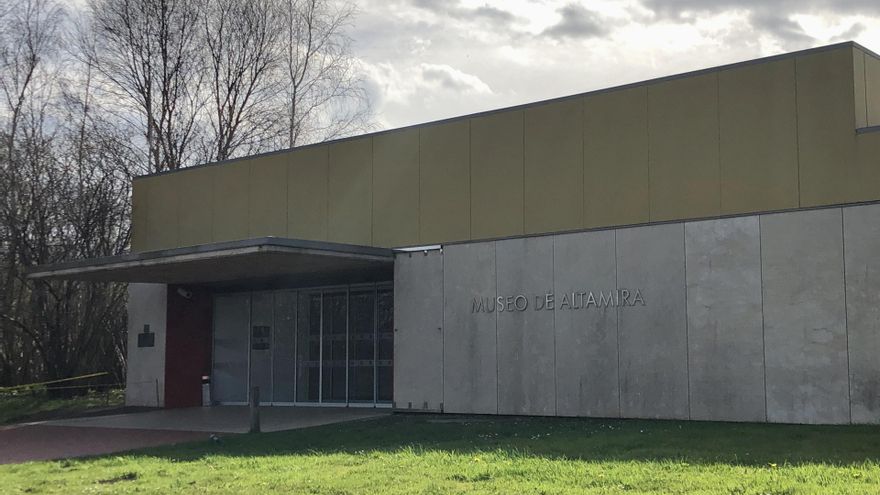 Puerta de acceso al Museo de Altamira