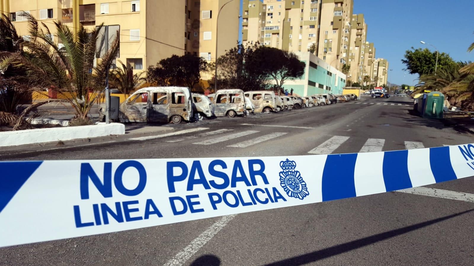 Vehículos calcinados en Jinámar