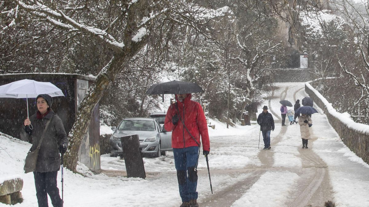 Nieve en el paseo de la Ermita de San Saturio en Soria, en una foto de archivo.