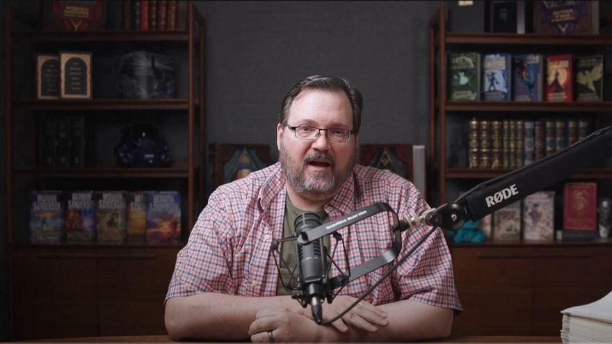 Brandon Sanderson explica por qué el primer libro de 'Nacidos de la Bruma 3' tardará tanto en llegar: "Necesitamos recuperar ese tiempo"