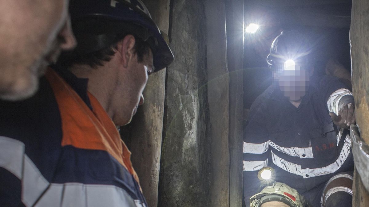 Al menos dos mineros atrapados por un derrumbe en un pozo de Cangas del Narcea