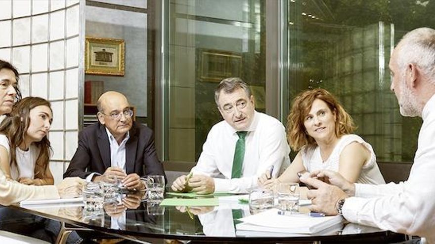 Una dirigente del PNV alavés y asesora del Tribunal de Cuentas contrata a su hija en la institución