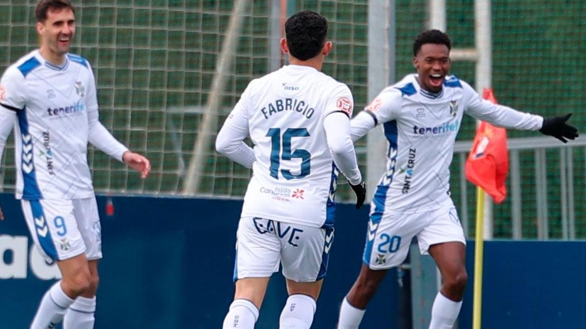 El Tenerife gana al frío con otra dosis de oficio