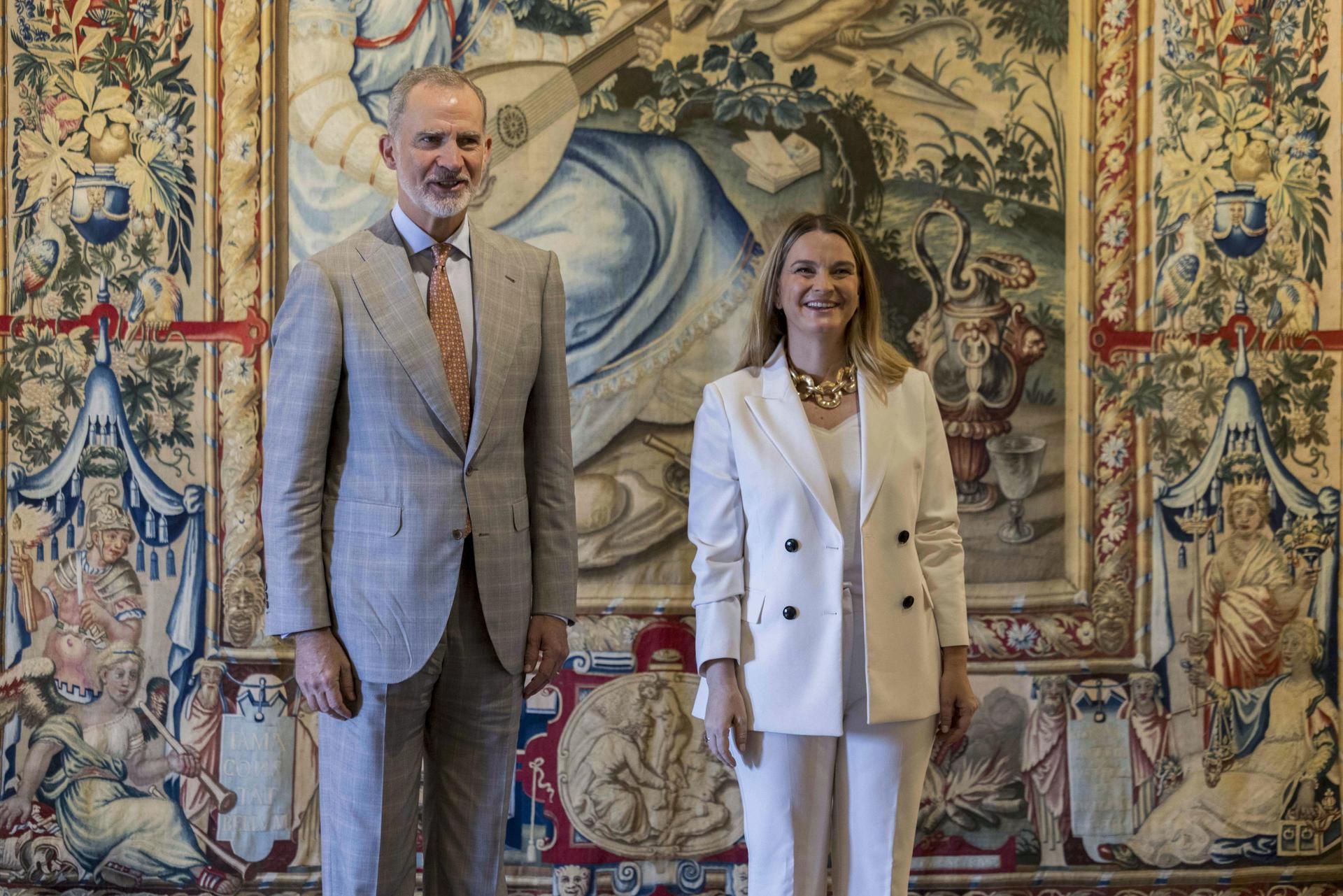 El rey Felipe VI y la presidenta del Govern balear, Marga Prohens, durante uno de sus encuentros en el Palacio de la Almudaina