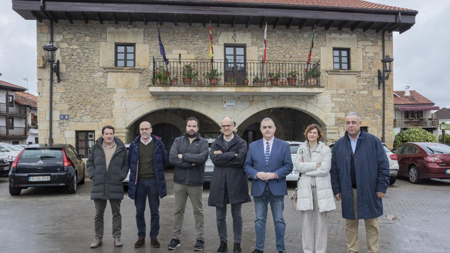 El Consejero De Fomento, Roberto Media, Inaugura Varias Obras Realizadas Por Su Departamento En Escalante