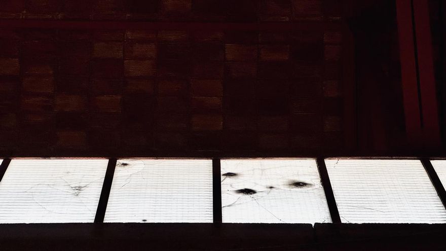 Dentro de la iglesia del 3 de marzo de 1976 en Vitoria: balazos en la ventana, belenes dejados de la mano de Dios y goteras