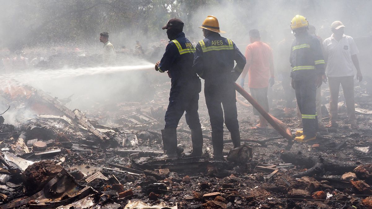 Al menos 241 muertos al estrellarse un avión con destino a Londres en India tras despegar