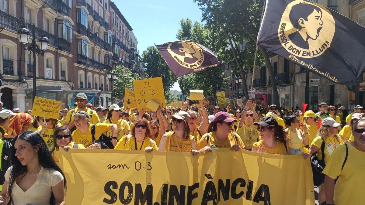 Educadoras infantiles catalanas en la manifestación de este sábado en Madrid.
