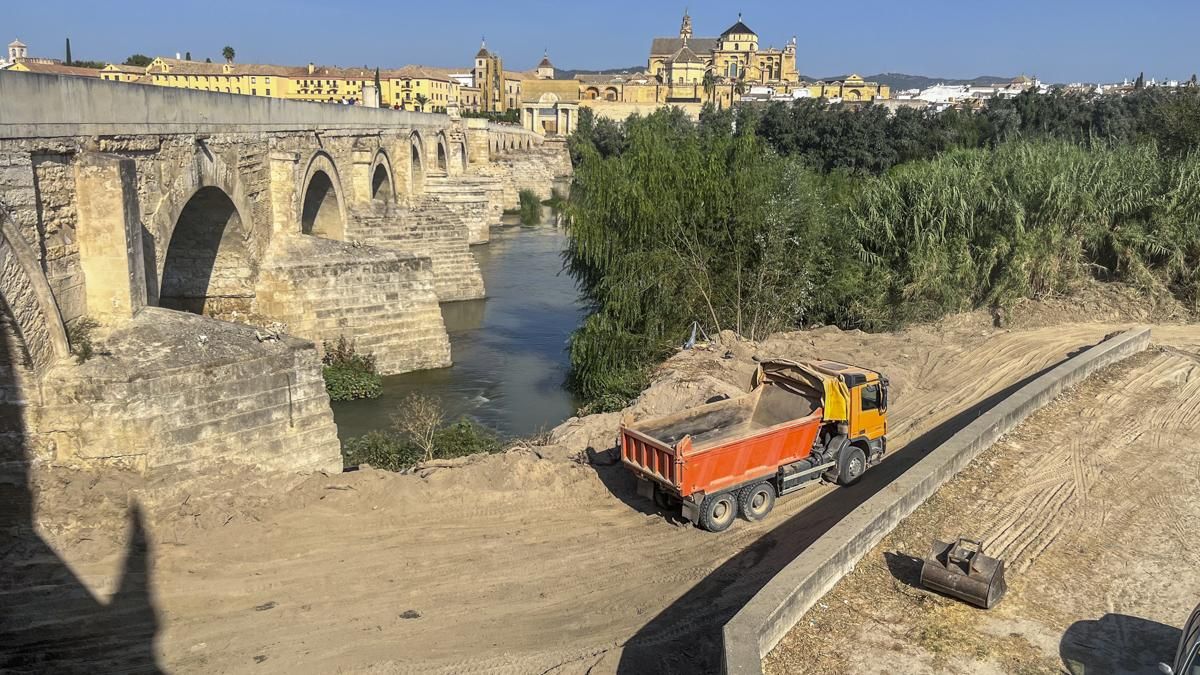 Obras bajo el puente romano
