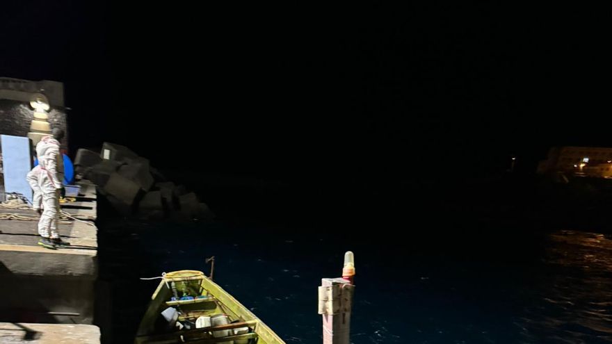 Fallece un migrante de un cayuco rescatado este domingo en El Hierro