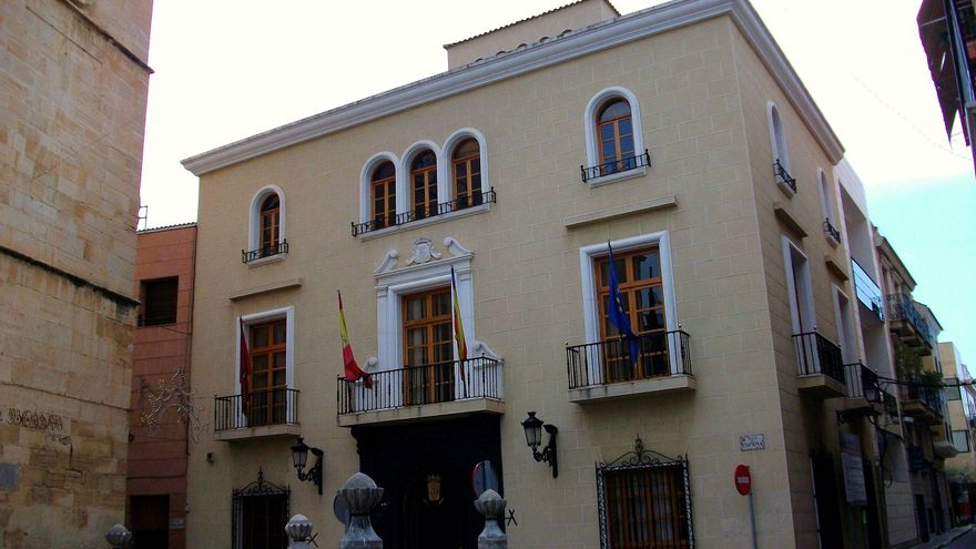 El Ayuntamiento del PP de Callosa de Segura abonó irregularmente 187.885 euros al marido de la secretaria municipal