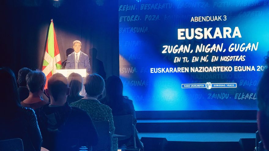 Pradales llama a "revitalizar" el euskera en el día internacional con un primer acto institucional en Ajuria Enea