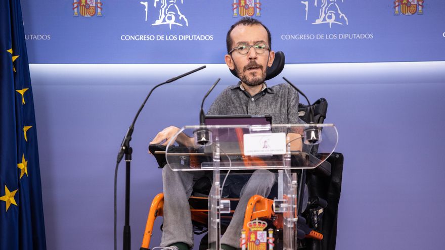 El portavoz de Unidas Podemos, Pablo Echenique, durante una rueda de prensa.