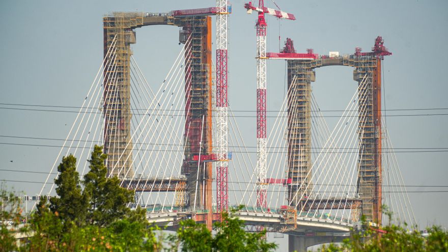 El juez del Supremo pide al Gobierno la documentación de las obras del puente de Sevilla que "obsesionaba" a Cerdán