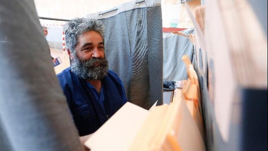 Votación en un colegio electoral de León. / Carlos S. Campillo / ICAL V