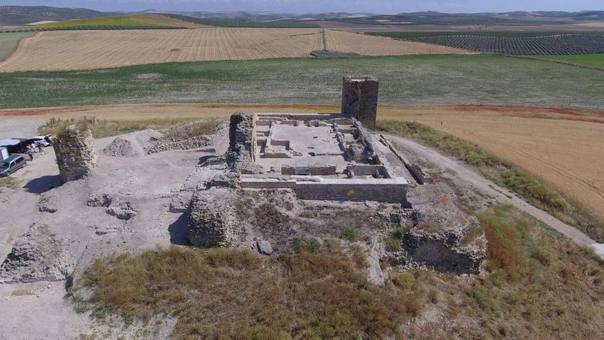 Un castillo en pleno corazón de la Campiña mucho más grande de lo que se pensaba