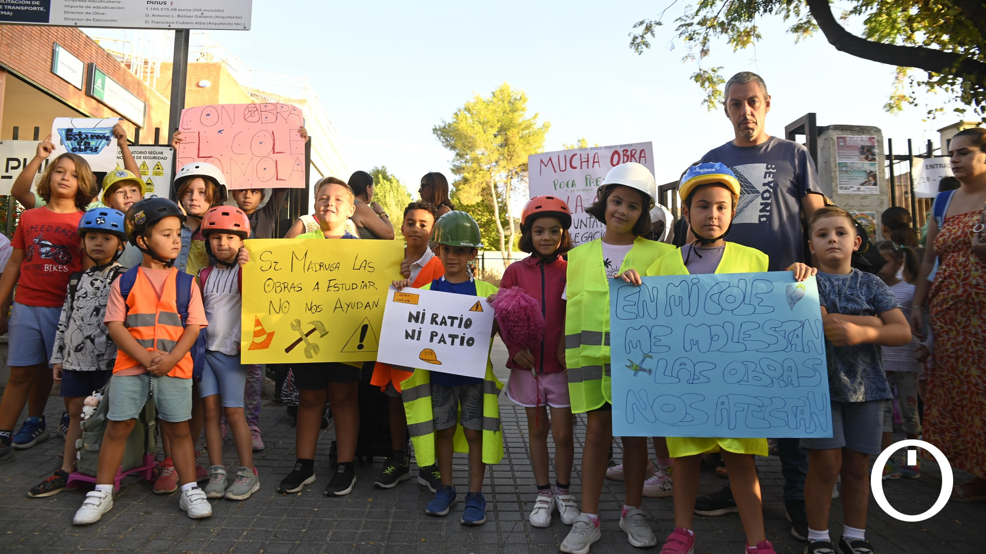 Concentración en el colegio Pablo García Baena