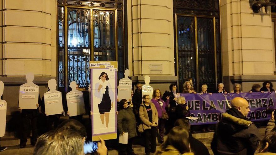 photo 5920022053262575063 y