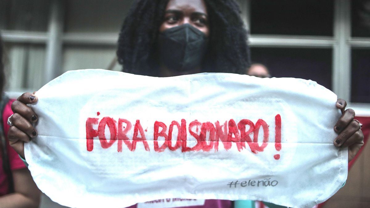 Mujeres protestan contra el veto de Bolsonaro a la distribución ...