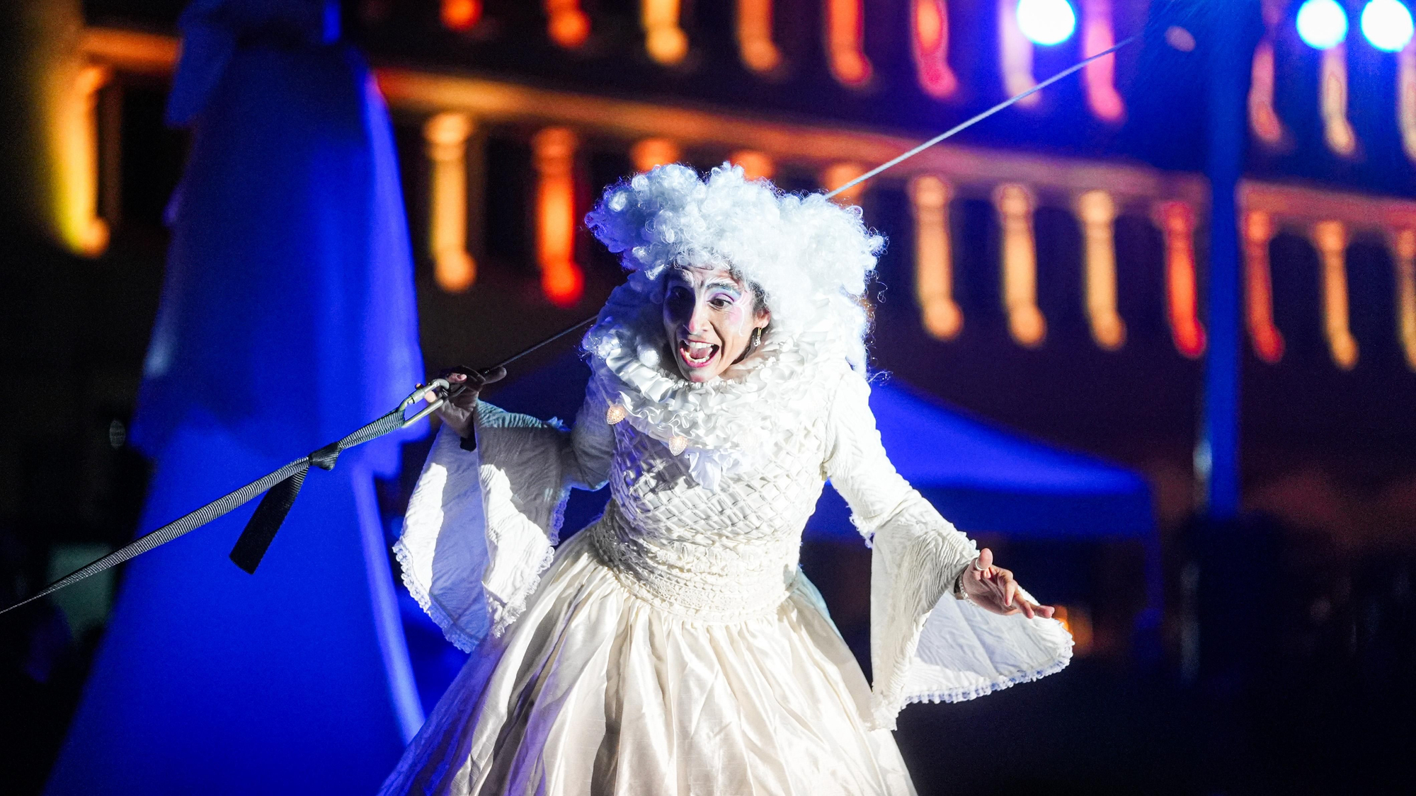 Espectáculo de acrobacias en la Corredera