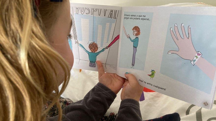 그들과 함께 수술실에 들어가서 그들이 자는 동안 방법을 알려주고, 이야기와 함께 모든 것을 이야기해줍니다. 이는 소아 의료의 인간화를 향한 또 다른 발걸음입니다.