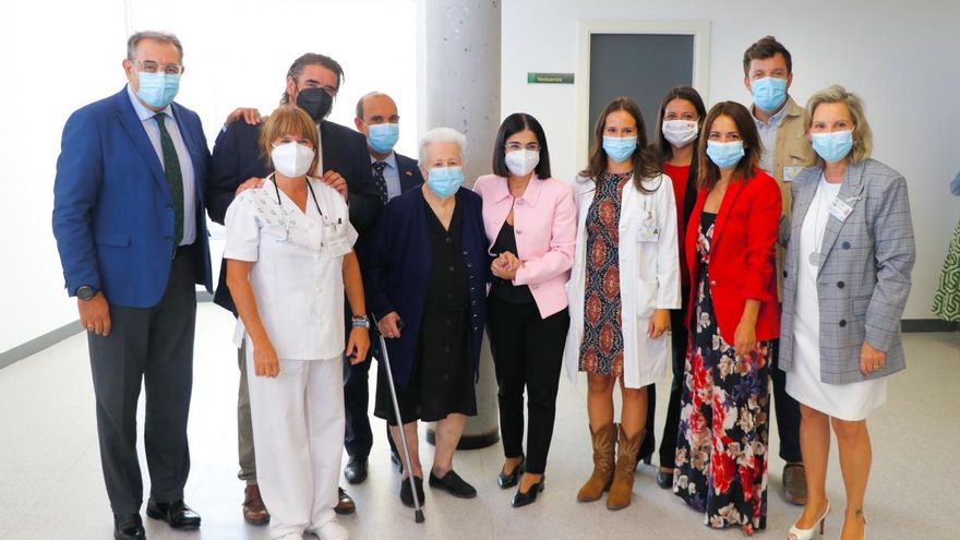 La ministra y el consejero de Sanidad, en el Centro de Salud de Marchamalo