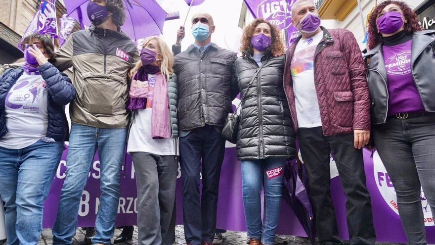 Carmen Castilla y Nuria López, en la manifestación de la mañana en Sevilla