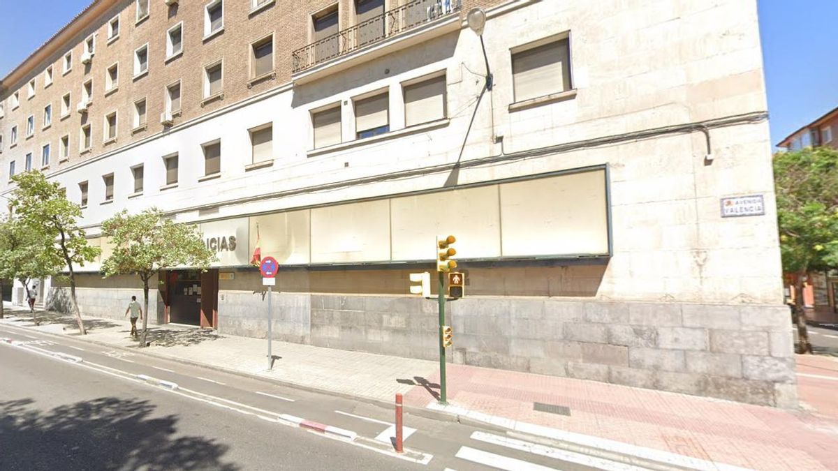 Acceso a la comisaría Delicias de la Policía Nacional, donde se interpuso la denuncia de la desaparición.